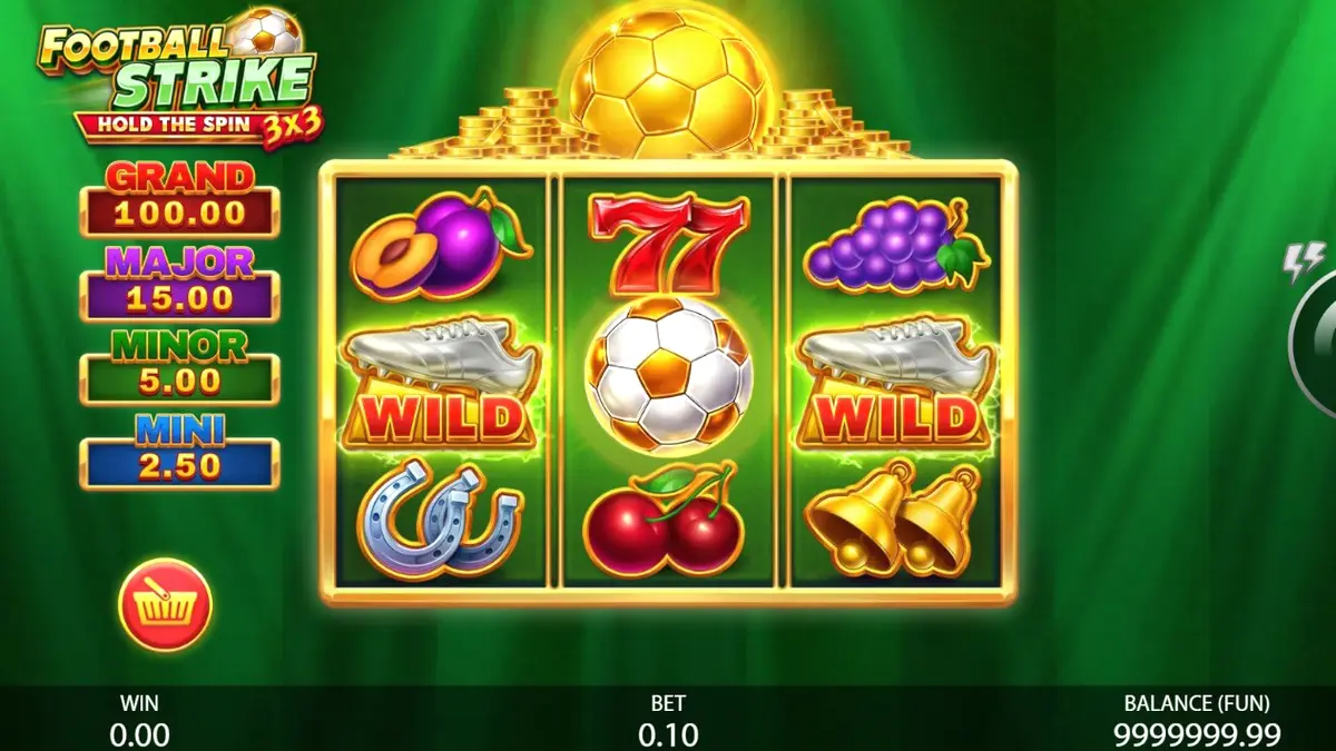 Tampilan layar permainan slot 3x3 Football Strike dengan elemen sepak bola dan simbol buah klasik.